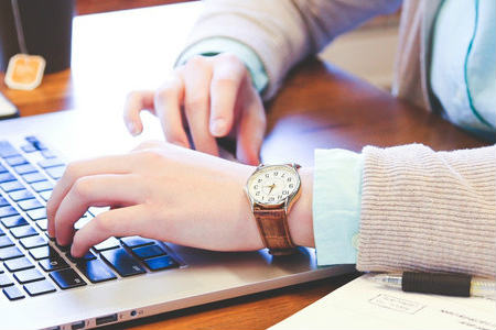 三亞市天涯區(qū)2020年初級會計考試報名時間在哪天？