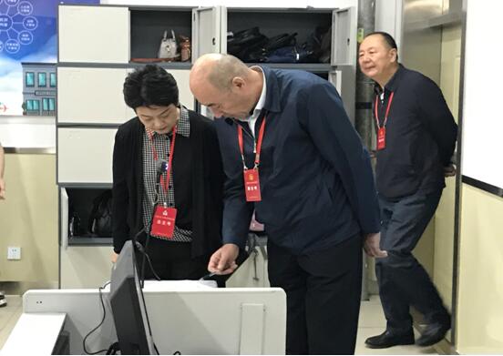 相關(guān)人員巡考 相關(guān)人員巡考