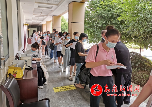 進(jìn)考場(chǎng) 進(jìn)考場(chǎng)