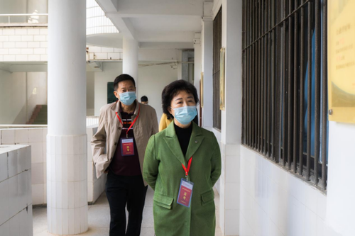 陳素文會長、甘志民副會長在考點巡視