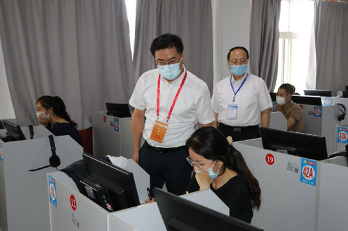 山西省財(cái)政廳黨組成員、副廳長蔡江澤赴考點(diǎn)巡視